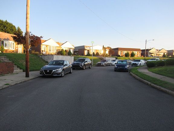 5th image of 1916 Evarts St