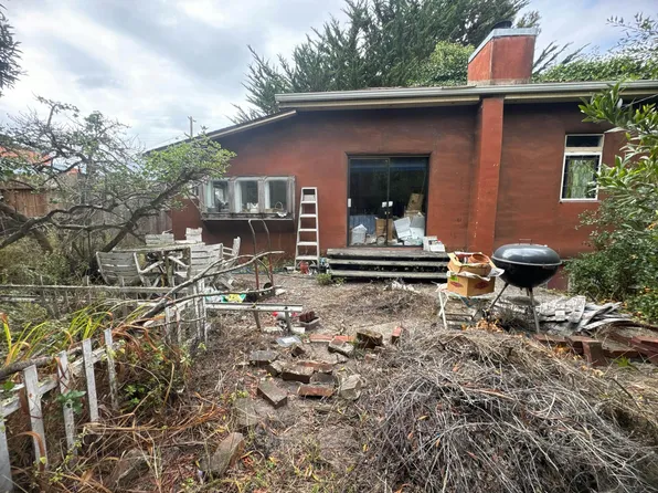 427 Central Ave, Pacific Grove, CA 93950