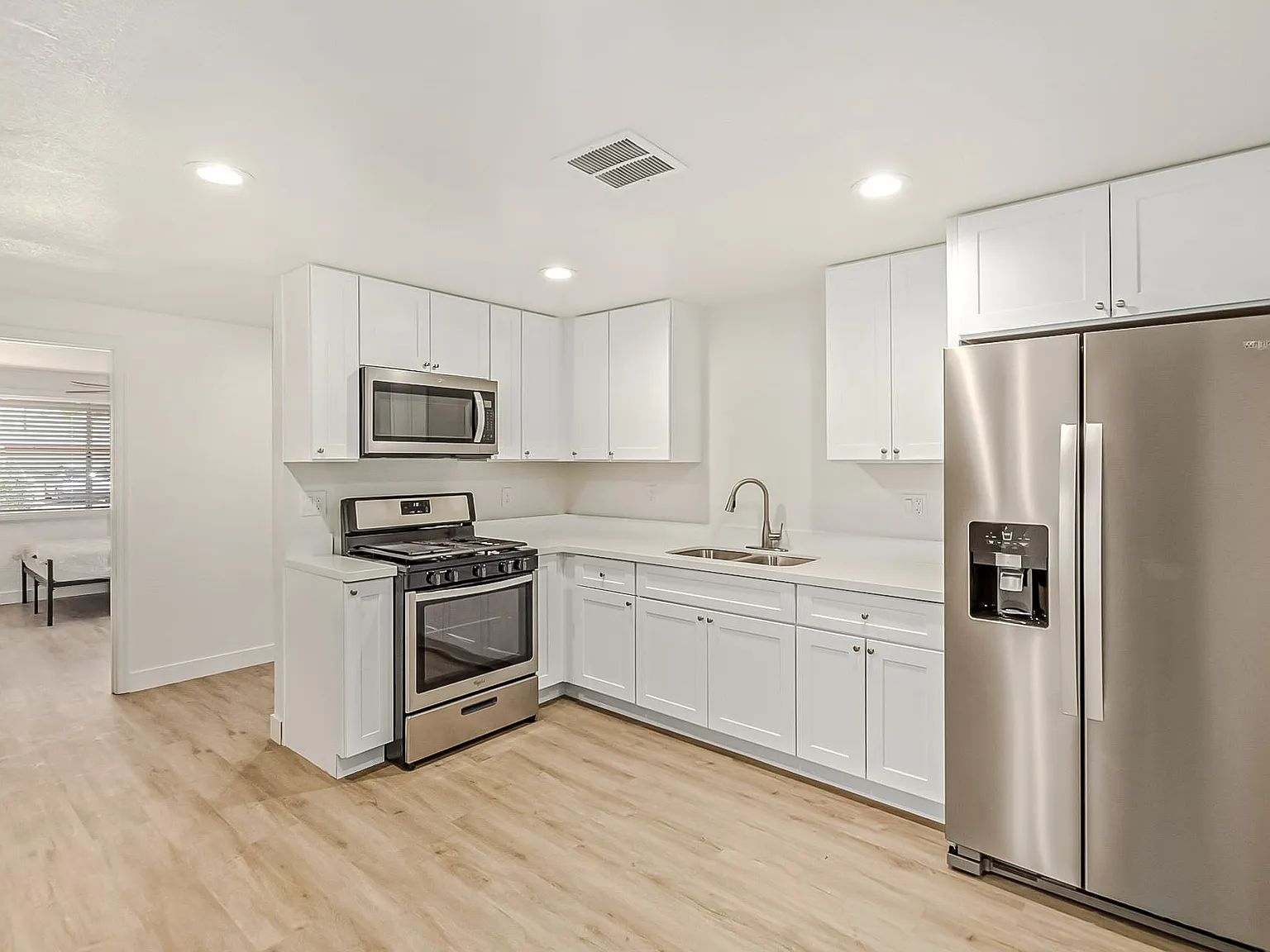 4 bed, 3.0 bath, 1792 sqft, $862 — Photo 2