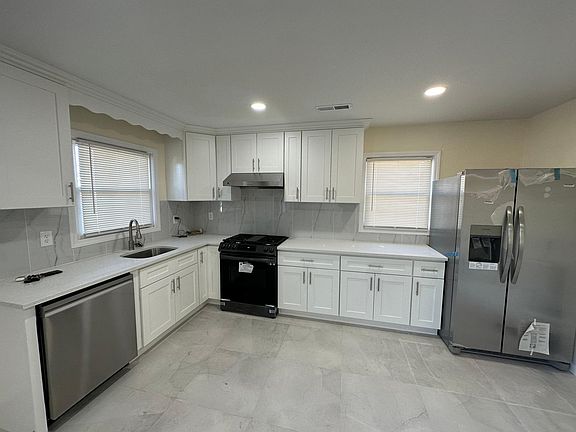 4th image of 218 Chesterton Ave Floor 1