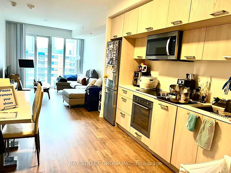 50 McCaul St #906 — Photo 6