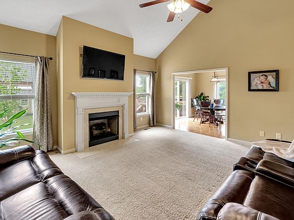 5th image of 1323 Wentworth Dr