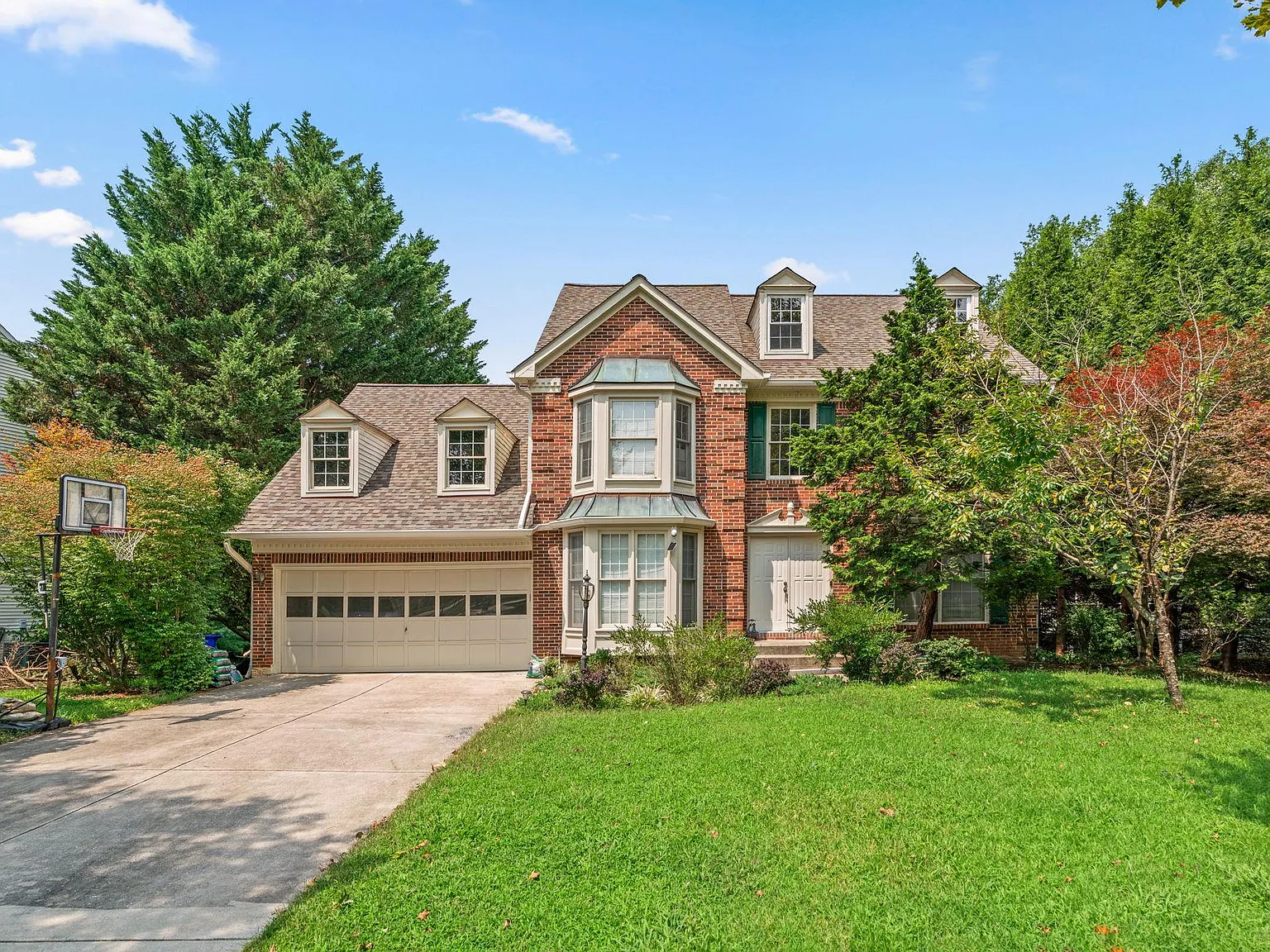 5 bed, 2.5 bath, 2408 sqft, $4,750 — Photo 1