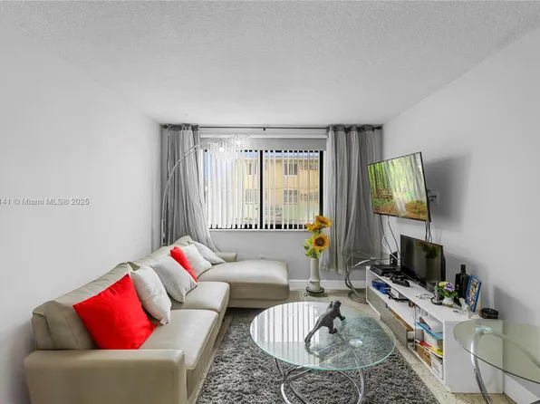 1530 SW 2nd St APT 106, Miami, FL 33135