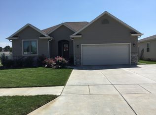 1928 E 10th St, York, NE 68467