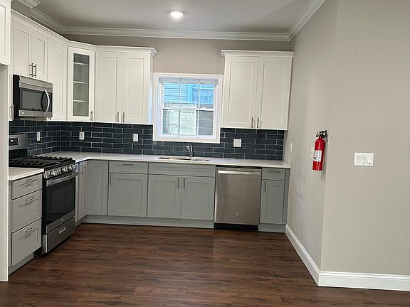 3rd image of 148 N 9th St #1