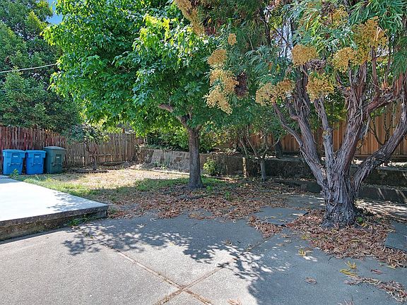 4th image of 161 Parkview Dr