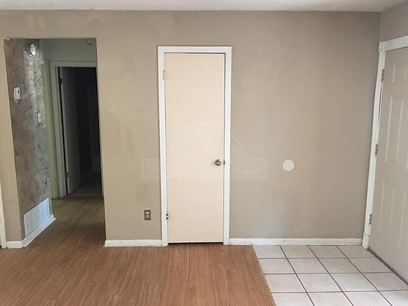 4th image of 207 Oak Trail Dr APT B