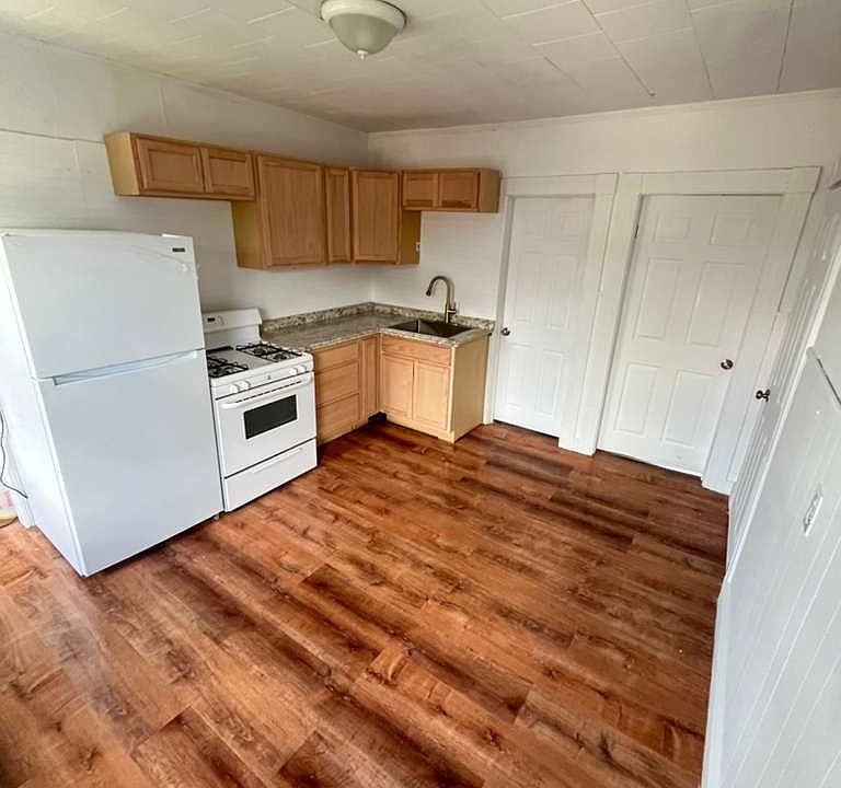 1st image of 21-23 Fulton St #3