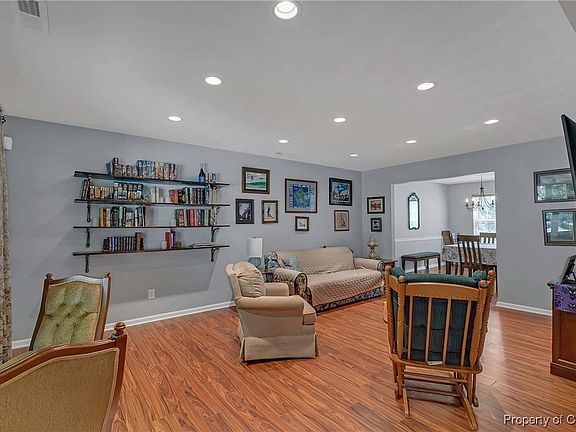 4th image of 802 Westgate Ct
