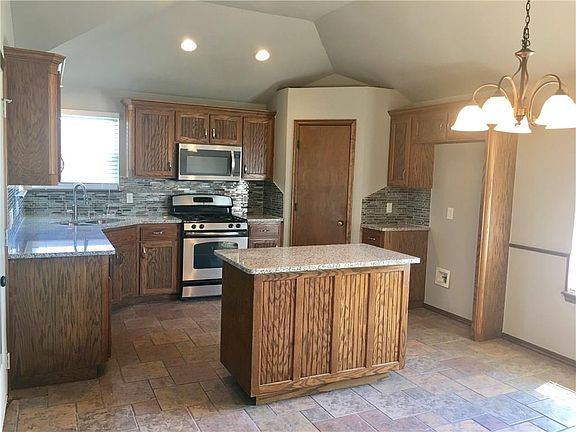 3rd image of 1404 Jordan Dr