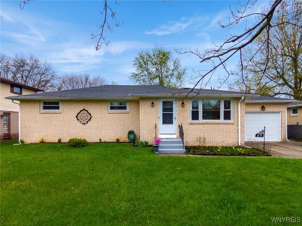 67 Country Ln, Buffalo, NY 14224
