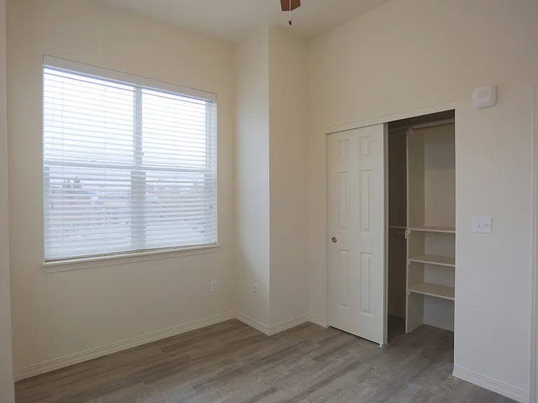 7180 N Leavitt Ave — Photo 67