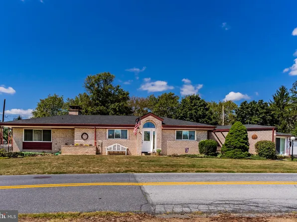 127 Oak Park Cir, Harrisburg, PA 17109