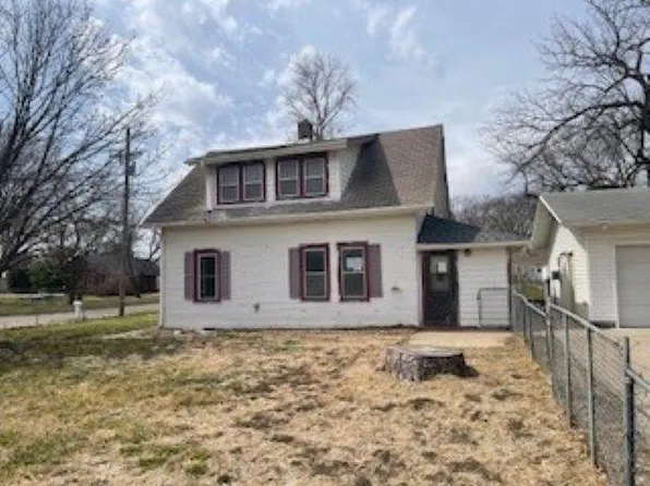 902 W 24th Ave, Bellevue, NE 68005