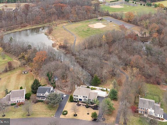 3rd image of 1268 Dogwood Dr