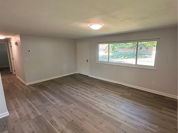 5th image of 3567 Utica Dr