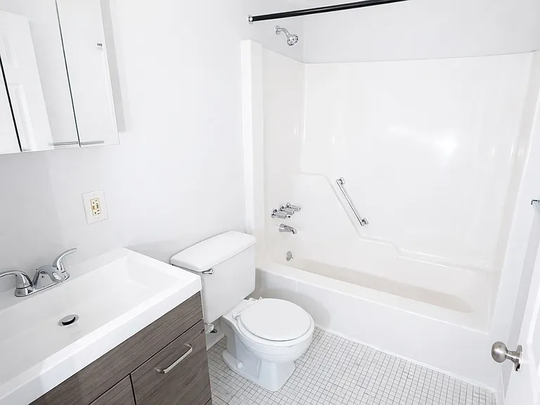 Bathroom 2/3BR
