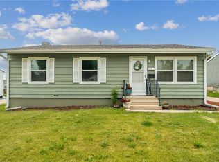 144 Cherry Hill Rd NW, Cedar Rapids, IA 52405