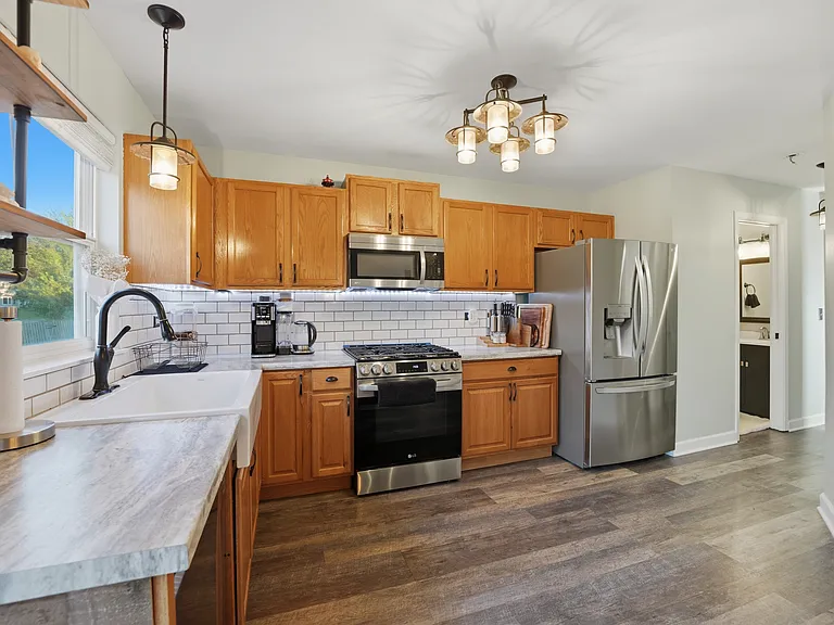 950 Donnelly Pl — Photo 18