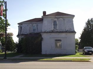 17 W Main St, Benton, WI 53803