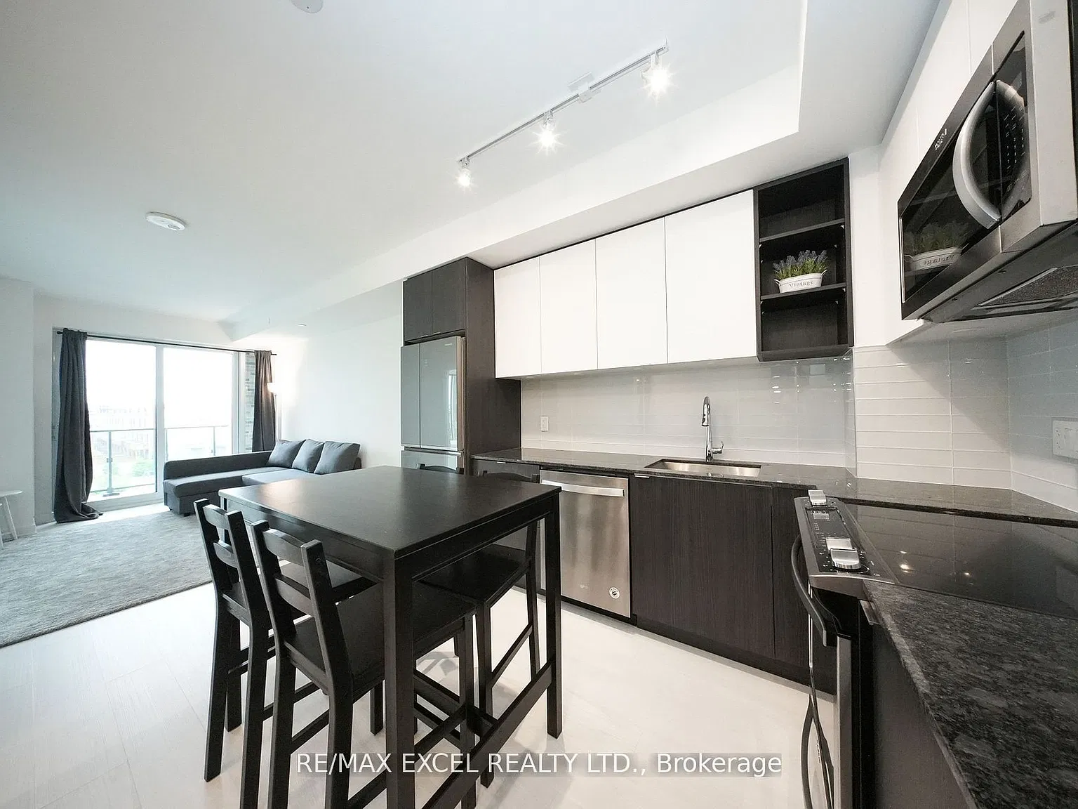 2 bed, $2,400 — Photo 3