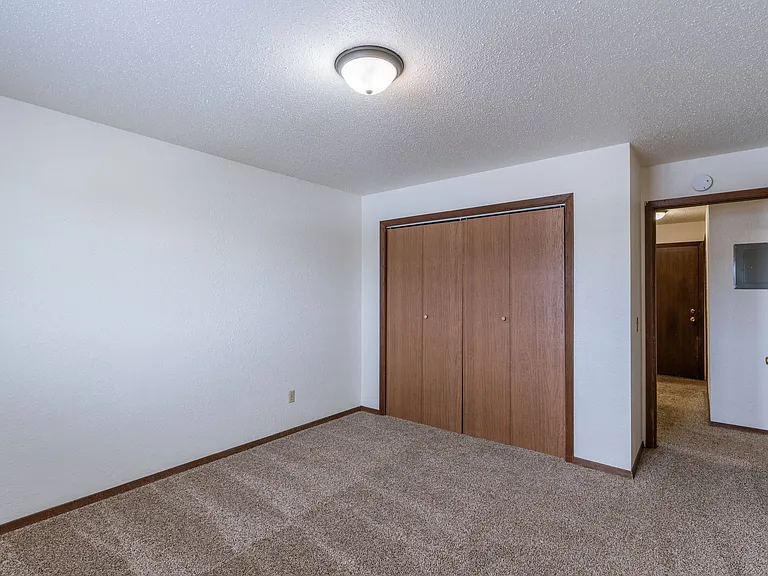 Fargo, ND Plumtree Apartments | Bedroom
