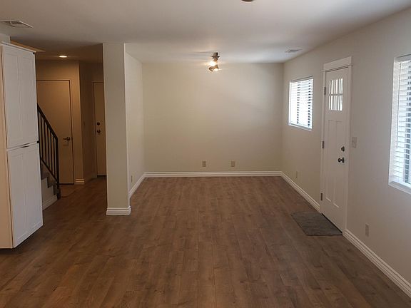 Living Room / Entry