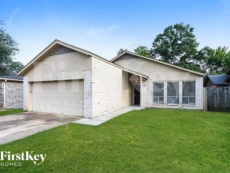 1308 Wilson Dr — Photo 2