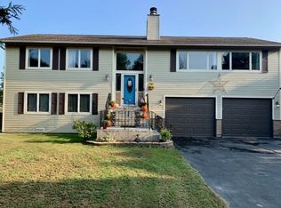 952 Holiday Dr, Sandwich, IL