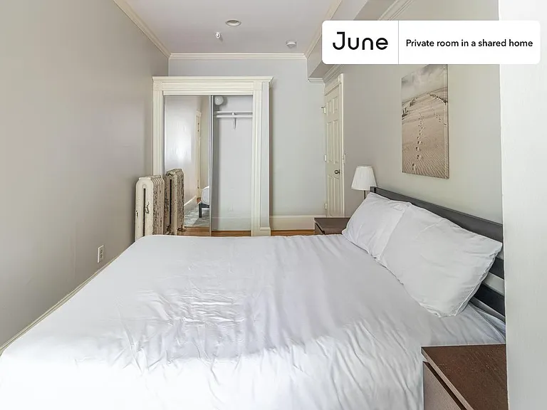 129 Chiswick Rd #A — Photo 2