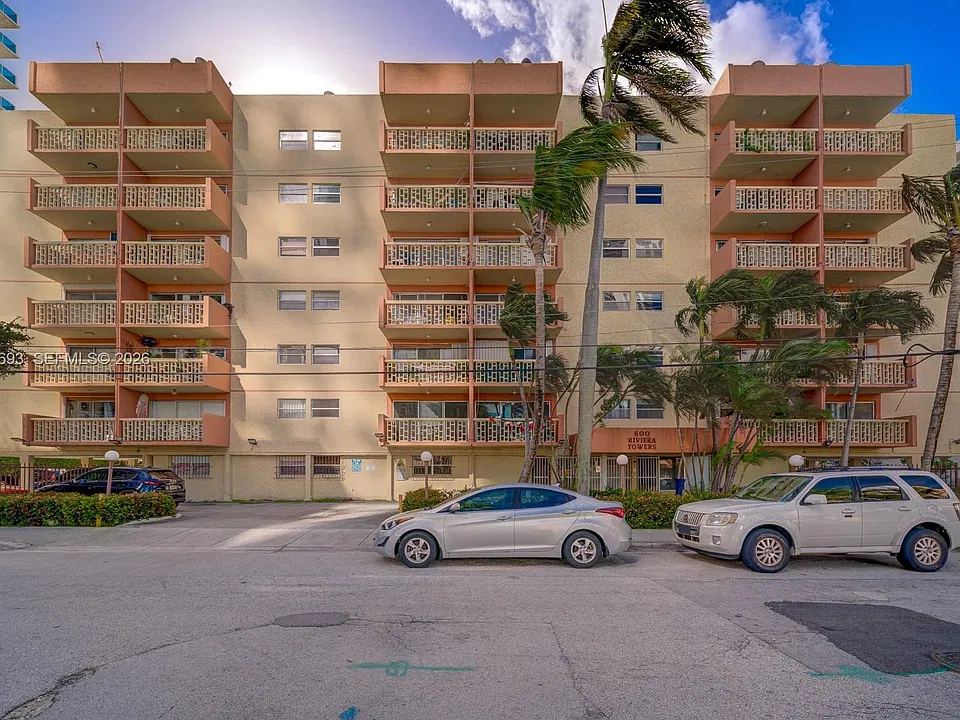 600 NE 25th St #52