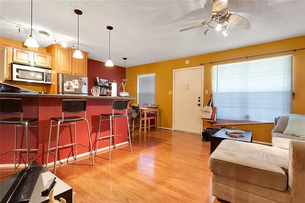 1 bed, 1.0 bath, 589 sqft, $1,190 — Photo 2