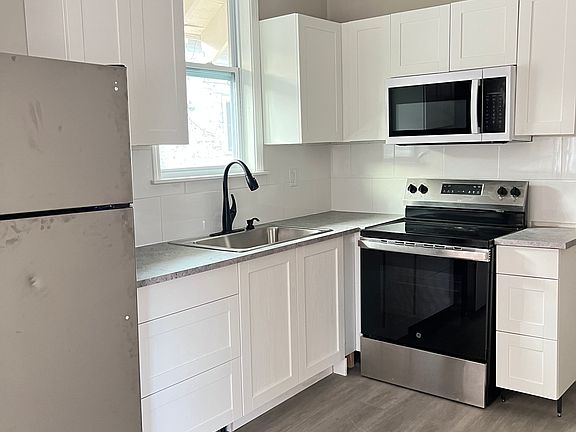 2nd image of 1501 W 22nd St #2