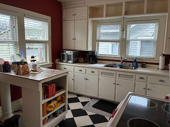 4th image of 1006 Graham Ave