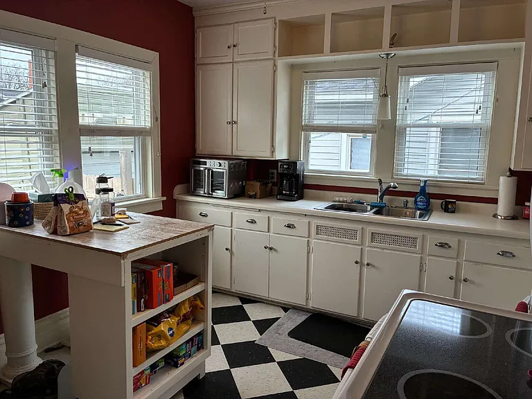 1006 Graham Ave — Photo 4