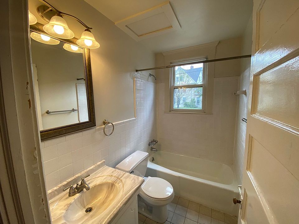 1st image of 310 Willow St #1L