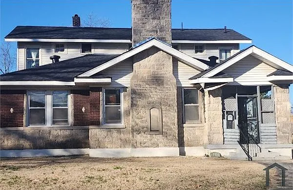 1760 Foster Ave — Photo 3