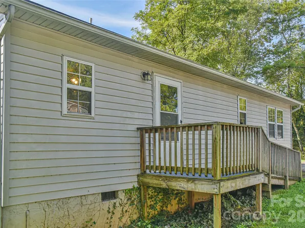 12 Moody St, Candler, NC 28715