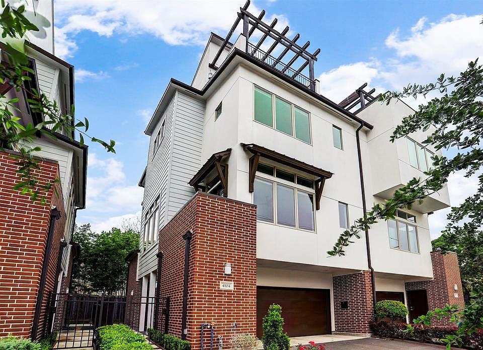 Beautiful 2014 built, contempary home with rooftop terrace with great views.