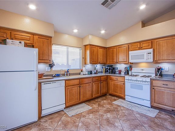 4th image of 9353 Borough Park St