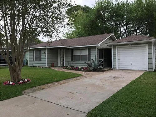 922 W 15th 1/2 St Photo 1 922 W 15th 1/2 St Photo 1