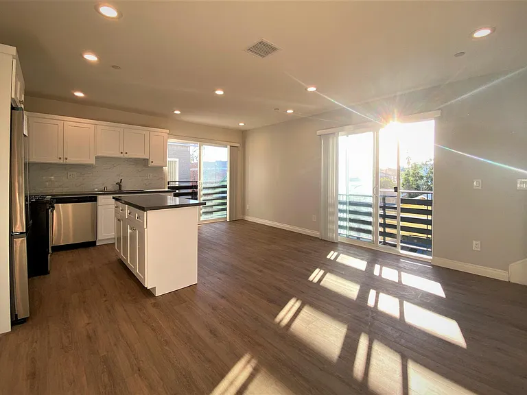 5544 1/2 Romaine St — Photo 5