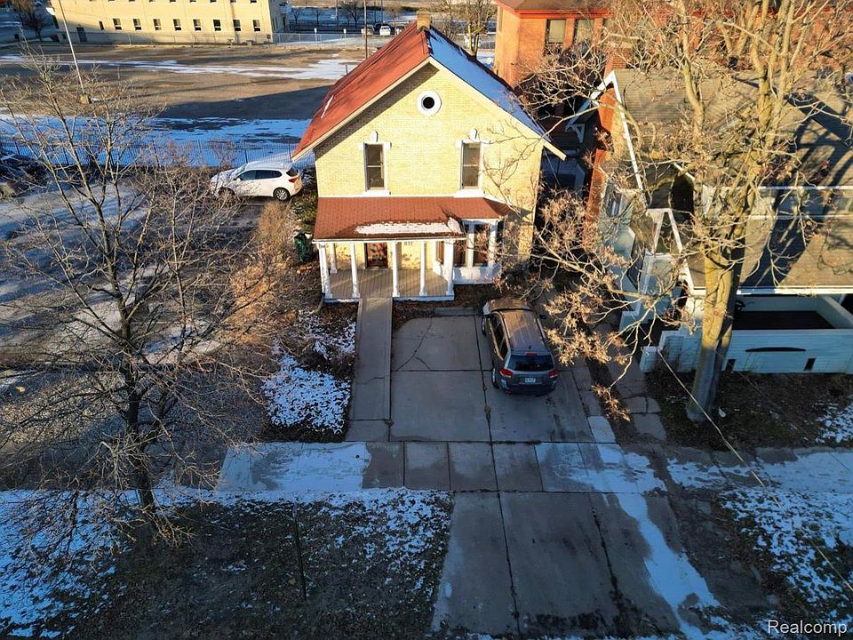 1st image of 217 E Hillsdale St