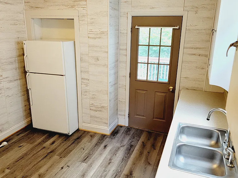 1505 Moore St — Photo 4