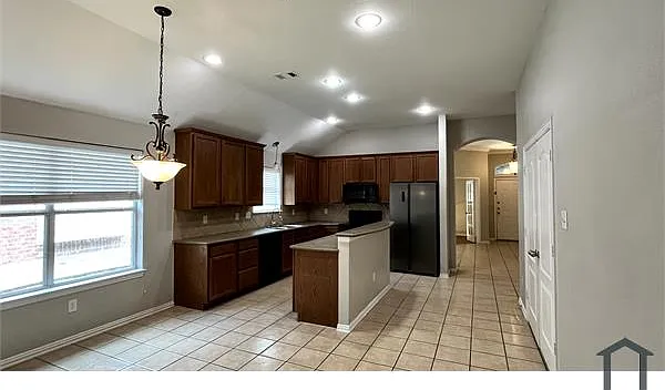 4 bed, 2110 sqft, $2,800 — Photo 3