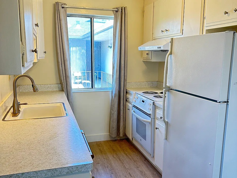 FRESH KITCHEN