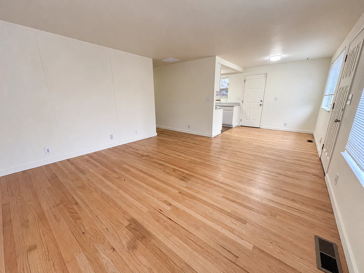 Charming Single-Level 3-Bedroom Home with Spacious Yard in Southeast Portland! — Photo 4