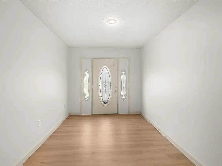 8725 Erie Ln — Photo 14