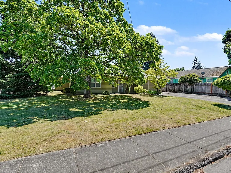 3080 Park Ave NE — Photo 2